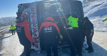 Kars'ta Yolcu Otobüsü Devrildi, 17 Yaralı