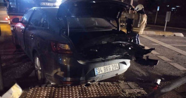 Kartal'da İki Otomobil Çarpıştı, 2 Yaralı