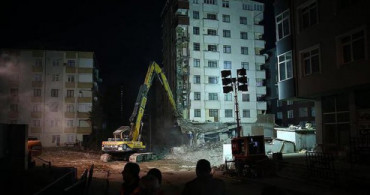 Kartal'daki Riskli 8 Binadan İlki Yıkılıyor 