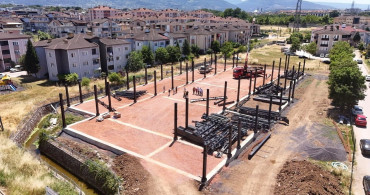 Kartepe'de inşa edilen kent çarşısı afetlerde toplanma alanı olacak