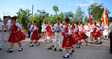 Kartepe’de uluslararası balkan halk oyunları festivali düzenlendi