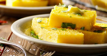 Kaşarlı Polenta Nasıl Yapılır? Kaşarlı Polenta Tarifi