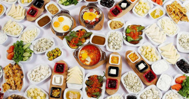 Kaşarlı Yumurta Salatası Nasıl Yapılır? Kaşarlı Yumurta Salatası Tarifi
