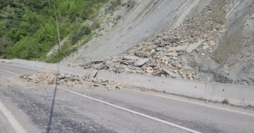 Kastamonu İnebolu'da Heyelan Nedeniyle Yol Kapandı