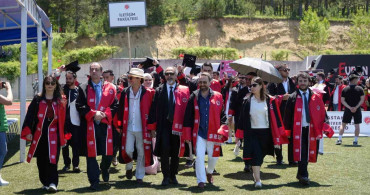Kastamonu Üniversitesi'nde 4 binden fazla öğrenci mezuniyet coşkusu yaşadı