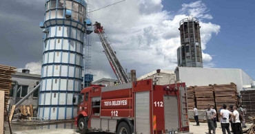 Kastamonu'da ahşap kapı fabrikasının talaş silosunda yangın