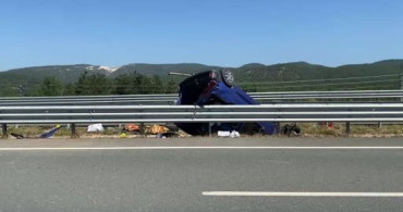 Kastamonu'da bariyerlere çarpan hafif ticari araç ters döndü: 3 yaralı