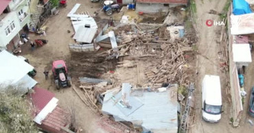 Kastamonu'da Fırtına Sonrası Ahır Çöktü, 4 Hayvan Telef Oldu