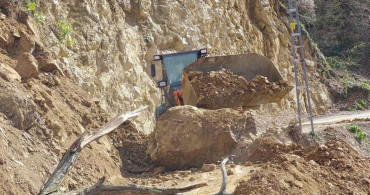 Kastamonu'da Heyelan: Cide-Doğanyurt-İnebolu karayolu ulaşıma Kapandı