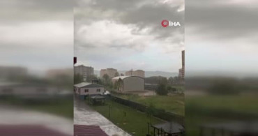 Kastamonu'da jimnastik salonuna yıldırım düştü, yangın anı kameralara yansıdı