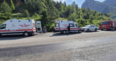 Kastamonu'da kamyon şarampole devrildi, 2 kişi yaralandı