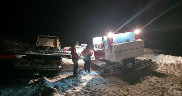 Kastamonu'da Kapanan Köy Yolunu Açarak Hastayı Kurtardılar