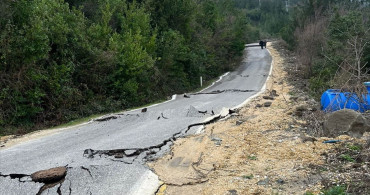 Kastamonu'da Kara Yolu Heyelanla Ulaşıma Kapandı