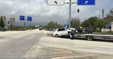 Kastamonu'da Kavşakta Otomobil Çarpışması: 8 Yaralı