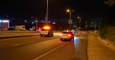 Kastamonu'da lastiği patlayan tır, su kanalına ve refüje çarptı: 1 yaralı