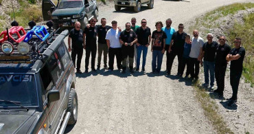 Kastamonu'da off-road tutkunları 1850 rakımda Türk bayrağı açtı