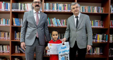 Kastamonu'da Öğrenciler Kitap Okuma Yarışmasında Ödüllendirildi