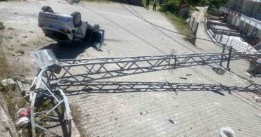Kastamonu'da otomobilin takla atıp aydınlatma direğine çarpması sonucu 1 kişi yaralandı