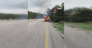 Kastamonu'da Seyir Halindeki Kamyonet Yangını