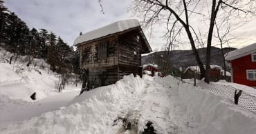 Kastamonu'da Tarihi Ahşap Evler Karla Kaplandı