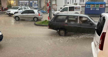 Kavak'ta Sağanak Yağış Hayatı Olumsuz Etkiledi