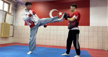 Kaygı Bozukluğunu Kick Boksta Aşarak Şampiyon Olan Genç