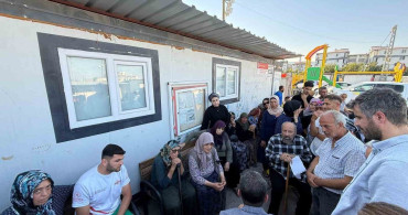 Kaymakam Akdaş, konteyner kentte yaşayan vatandaşlarla bir araya geldi