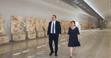 Kaymakam Battal, Afrodisias’taki çalışmaları inceledi