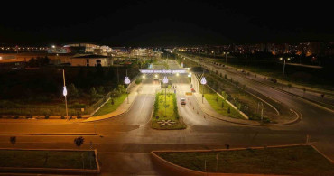 Kayseri havalimanı yolu geceleri renkli bir görünüme kavuşuyor