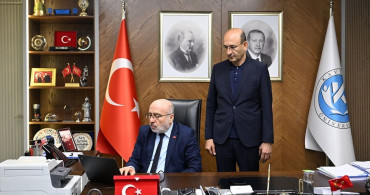 Kayseri Üniversitesi Rektörü Karamustafa, Yılın Kareleri Oylamasında