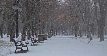 Kayseri ve Yozgat'ta Kar Yağışı Etkili Olmaya Devam Ediyor