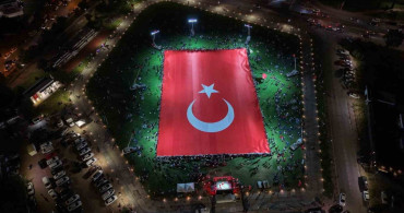 Kayseri'de 15 Temmuz etkinlikleri kapsamında dünyanın en büyük Türk bayrağı açıldı