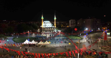Kayseri'de 15 Temmuz'un yıl dönümünde camilerden sela yükseldi