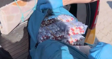 Kayseri'de aracın bagajından 4 bin 458 adet uyuşturucu hap ele geçirildi: 3 tutuklama