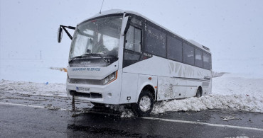 Kayseri'de Cenaze Taşıyan Midibüs Devrildi