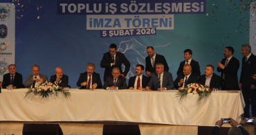 Kayseri'de İşçiler Toplu İş Sözleşmesini Meşalelerle Kutladı