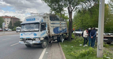 Kayseri'de Kamyon ve Otomobil Çarpıştı: 1 Yaralı