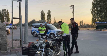 Kayseri'de kimlik kontrolü sonrası baba ekiplerle tartıştı