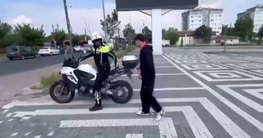 Kayseri'de lgs sınavına geç kalan öğrencilere polis yardım etti