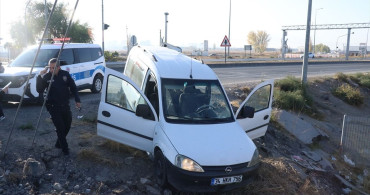 Kayseri'de Lokomotifin Çarptığı Araçta İki Yaralı