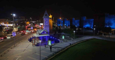 Kayseri'de Otizm Farkındalığı İçin Mavi Işık Yayıldı