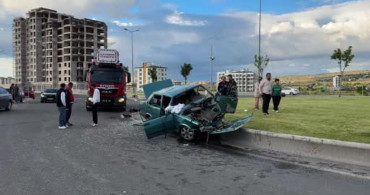 Kayseri'de refüje çıkan otomobil hurdaya döndü: 1’i ağır 4 yaralı