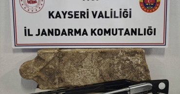 Kayseri'de Roma Dönemine Ait Mezar Steli Ele Geçirildi