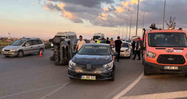 Kayseri'de trafik ışıklarında bekleyen 4 araca çarpan otomobilin kazasında 4 yaralı