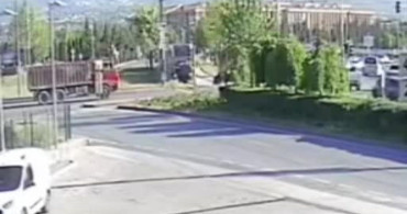 Kayseri'de Tramvay ve Kamyon Çarpıştı
