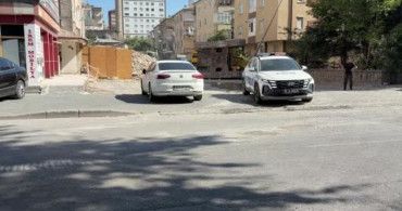 Kayseri’de yıkım çalışmasındaki iş makinası devrildi: 1 yaralı