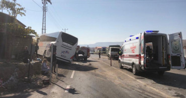 Kayseri'de Yolcu Otobüse İle Kamyonet Çarpıştı! Ölü ve Yaralılar Var!