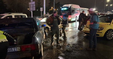 Kayseri'de Zincirleme Trafik Kazası: 2 Yaralı