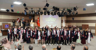 Kbü’de mezuniyet coşkusu sürüyor: orman mühendisleri, sosyal bilimciler ve diş hekimleri diplomalarını aldı