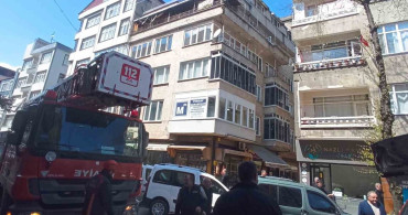 Kedinin İmdadına İtfaiye Ekipleri Yetişti